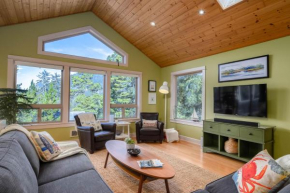Treehouse Hideaway by AvantStay Mountain View Beach House Walk to Manzanita Beach